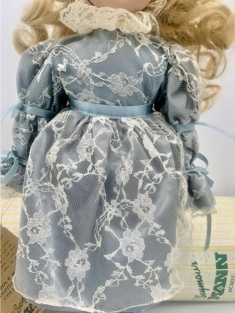 Seymour Mann Amanda Victorian Blue Lace Blond Hair Blue Eyes Porcelain Doll 16